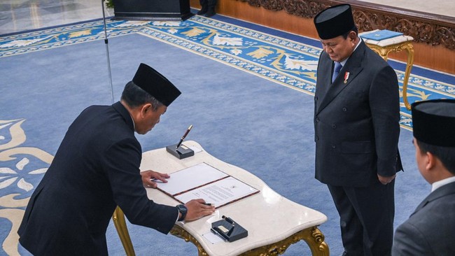 Pelantikan Kepala BGN dan Gubernur URI di Istana Negara