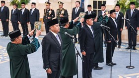 Pelantikan Kepala BGN dan Gubernur URI di Istana Negara
