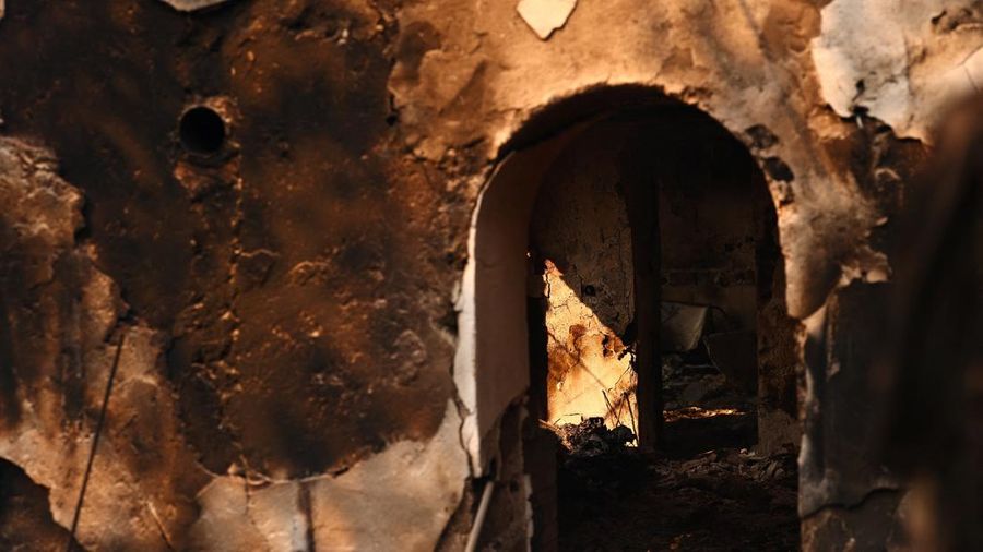 Pemandangan rumah nan terbakar di wilayah nan terkena akibat kebakaran rimba di Cotignac, departemen Var, saat kondisi kekeringan memburuk setelah gelombang panas dan kekurangan air di sebagian besar Prancis, 22 Juli 2026.