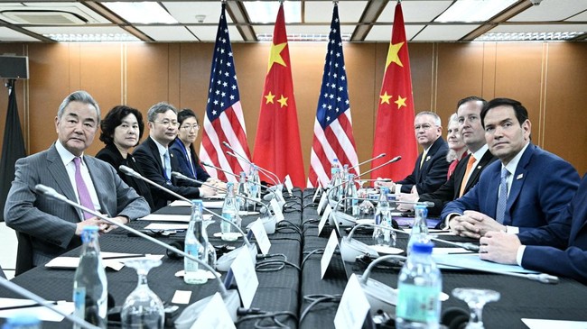 Menlu AS Marco Rubio bertemu dengan Menteri Luar Negeri China Wang Yi di sela KTT ASEAN di Manila, Filipina, pada hari ini, Rabu (22/7).