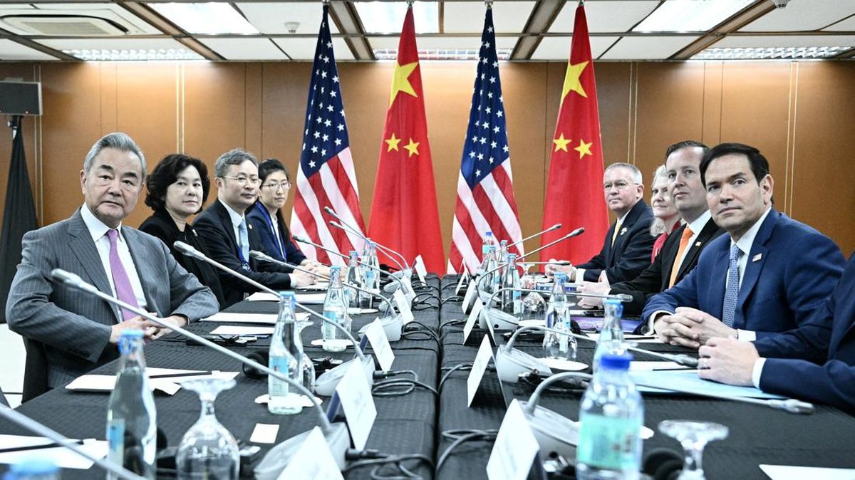 Menlu AS-China Bertemu di Sela KTT ASEAN saat Timur Tengah Panas