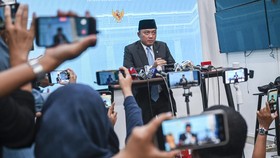 Mensesneg Prasetyo Hadi memberi keterangan pers di ruang media, kompleks Istana Kepresidenan, Jakarta, Rabu (22/7/2026). Dalam keterangan pers tersebut Mensesneg mengatakan bahwa Presiden Prabowo Subianto telah menerima pengunduran diri Nanik Suryati