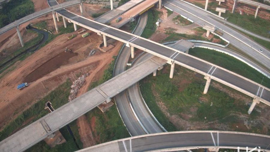 PT Hutama Karya Infrastruktur (HKI) nan tergabung dalam Kerja Sama Operasi (KSO) WIKA-PP-KMK-HKI terus mempercepat pengerjaan Proyek Tol Jakarta-Cikampek II Selatan Paket 2A. (Dok. HKI)