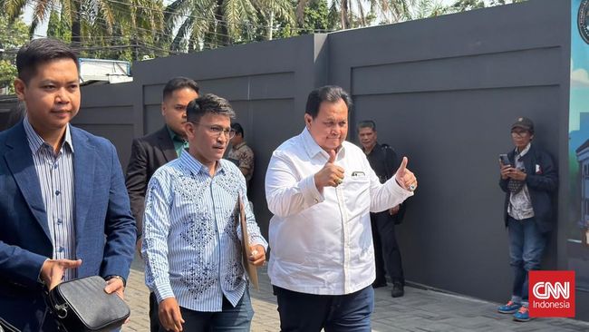 Ruben Onsu datang ke Pengadilan Negeri Jakarta Selatan dalam rangka sidang hak asuh anak melawan Sarwendah pada Rabu (22/7/2026).