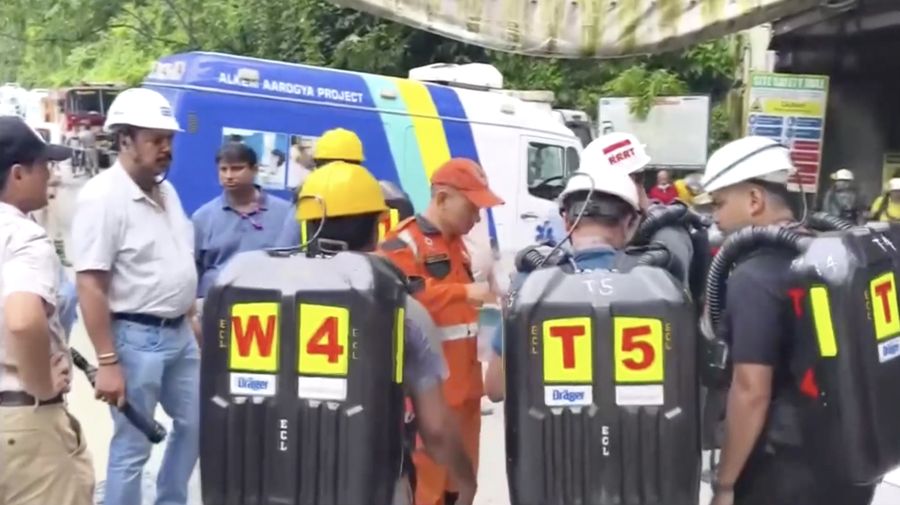 Sedikitnya 12 orang tewas setelah sebuah terowongan runtuh akibat ledakan nan diduga dipicu kebocoran gas di proyek pembangkit listrik tenaga air (PLTA) di negara bagian Sikkim, India timur laut.
