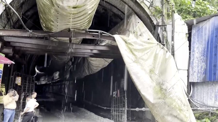 Sedikitnya 12 orang tewas setelah sebuah terowongan runtuh akibat ledakan nan diduga dipicu kebocoran gas di proyek pembangkit listrik tenaga air (PLTA) di negara bagian Sikkim, India timur laut.