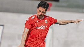 Thom Haye di sesi latihan Timnas Indonesia jelang Piala AFF 2026.
