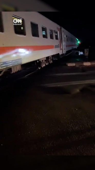 Momen Truk Nyaris Tabrak KA Brantas, Palang Perlintasan Tak Ditutup