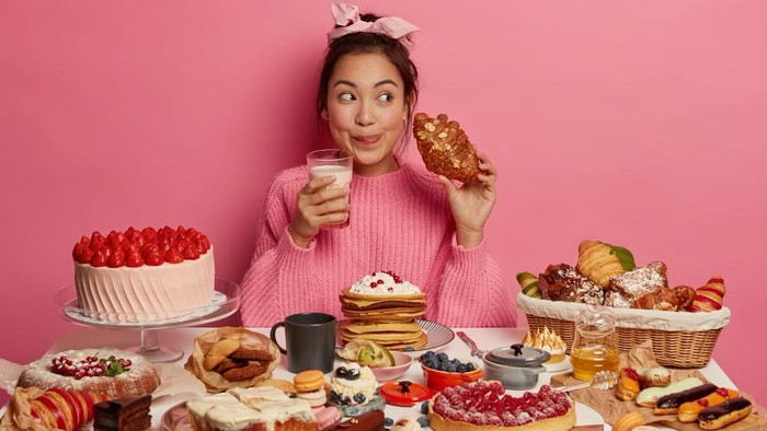 Jangan Berlebihan! Ini 3 Tips Kontrol 'Ngidam' Manis Saat Menstruasi