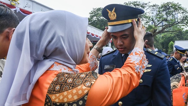 Upacara Prasetya Perwira TNI POLRI