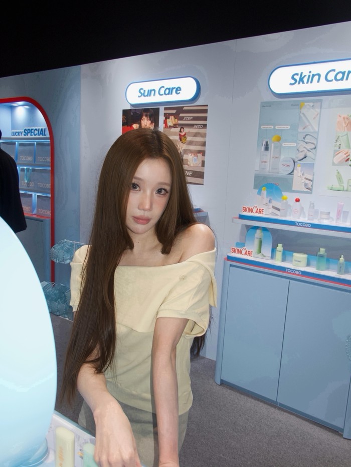Ya, bagi yang belum tahu, idol K-Pop yang akan genap berusia 27 tahun pada 18 Agustus 2026 mendatang dulunya kerap berpenampilan nyentrik dengan warna rambut terang maupun hairstyle yang terkadang unik./ Foto: instagram.com/j_oo.e_0en