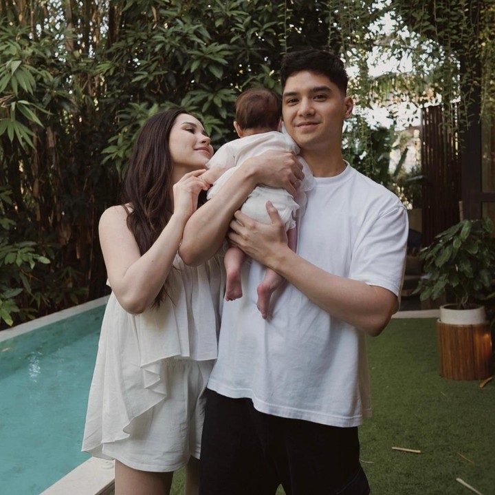 <p>Artis Al Ghazali dikaruniai anak pertama perempuan bernama Soleil Zephora Ghazali, yang lahir pada 10 Mei 2026. Setelah sang putri lahir, Al tengah menikmati peran barunya sebagai seorang ayah. Al bersama sang istri Alyssa Daguise diketahui tengah fokus mengurus sang putri tanpa bantuan <em>babysitter</em>. (Foto: Instagram @alghazali7)</p>