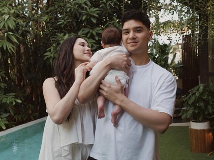 Potret Al Ghazali Menikmati Momen Momong Baby Soleil, Tuai Pujian