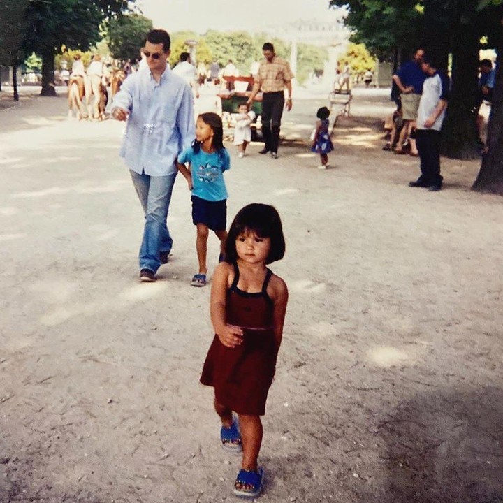 <p>Aaliyah Daguise memperlihatkan foto masa kecilnya di Paris pada 2002 lalu dengan gaya rambut pendek berponi yang lucu. &ldquo;Paris, 2002. <em>#minime</em> berjalan dengan banyak sikap, aku tidak bisa,&rdquo; tulis Alyssa, dikutip dari laman <em>Instagram</em> <em>@alyssadaguise.&nbsp;</em>(Foto: Instagram @alyssadaguise)</p>