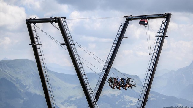 This photograph shows tourists enjoying the new BalancAIR, a giant swing at the top of the Grand Chamossaire peak, above Villars-sur-Ollon, western Switzerland, on July 20, 2026. Inaugurated at the beginning of the month, the Grand Chamossaire swing