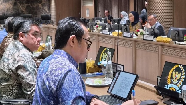 Wakil Ketua DPR RI Sufmi Dasco Ahmad memimpin rapat koordinasi untuk membahas tindak lanjut penyusunan Peraturan Presiden (Perpres) mengenai ojek online (ojol), Kamis (23/7/2026).