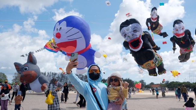 Festival layang-layang Rare Angon Kite Festival, Bali.