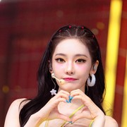 Inspirasi 6 Gaya Pakai Blush On dari Para Idol K-Pop, Natural hingga Sunburn Blush