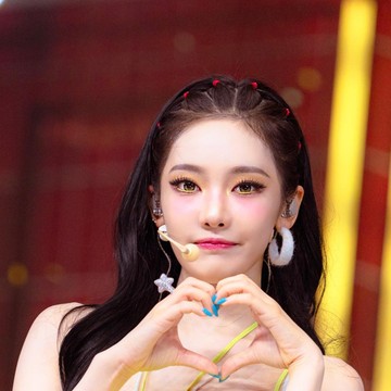 Inspirasi 6 Gaya Pakai Blush On dari Para Idol K-Pop, Natural hingga Sunburn Blush