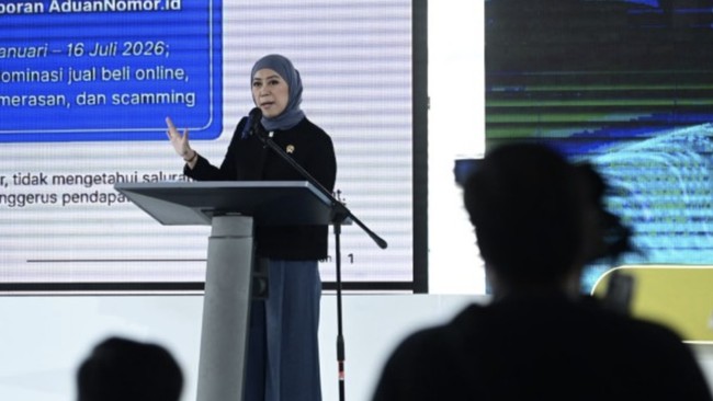 Menteri Komunikasi Meutya Hafid mendesak operator seluler untuk memastikan registrasi SIM Card sesuai ketentuan. 