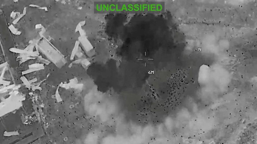 Militer AS mengatakan pada hari Rabu (22 Juli) bahwa mereka telah menyelesaikan serangan terbaru mereka terhadap Iran atas pengarahan Presiden Donald Trump, untuk malam ke-12 berturut-turut serangan Amerika. (via REUTERS/U.S. Central Command)