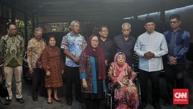 Tokoh-tokoh Gerakan Nurani Bangsa (GNB) menemui Gubernur DIY sekaligus Raja Keraton Yogyakarta, Sri Sultan Hamengku Buwono X.
