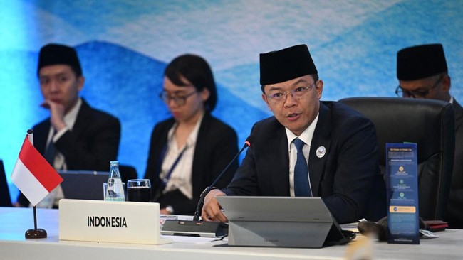 Indonesia's Minister of Foreign Affairs Sugiono speaks during the Association of Southeast Asian Nations (ASEAN) Post Ministerial conference with Australia on the sidelines of the 59th Association of Southeast Asian Nations (ASEAN) Foreign Ministers'