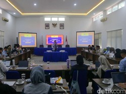 The Classroom Batch 3: Tim KLH/BPLH Bedah 7 Dosa Branding di Sosial Media