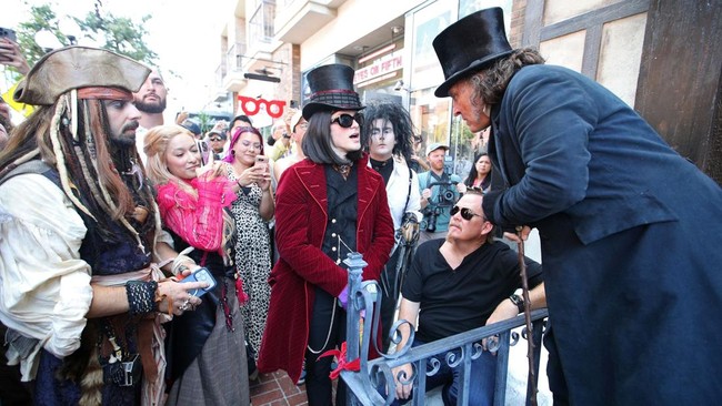 Aksi Kejutan Johnny Depp di San Diego Comic-Con