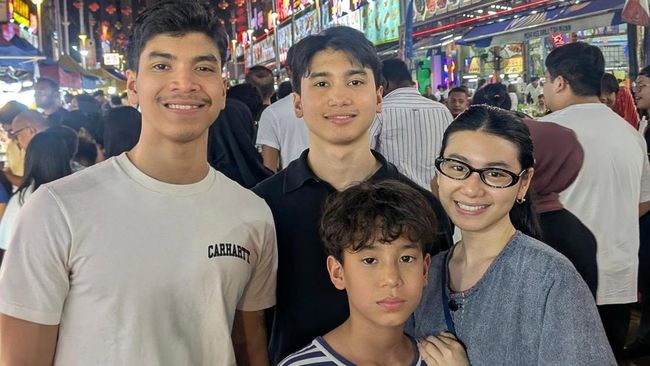 Potret 4 Anak Wanda Hamidah Dipuji Good Looking Semua