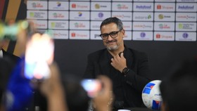 Pelatih ​Arema FC , Marcos Santos memastikan timnya dalam kesiapan penuh menghadapi Persib di laga perdana Piala Presiden 2026.  (CNNIndonesia.com/Cesar Yudistira)