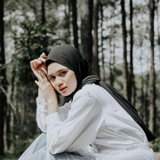 Gampang Keringatan? Hindari Pashmina dari 4 Bahan Ini!
