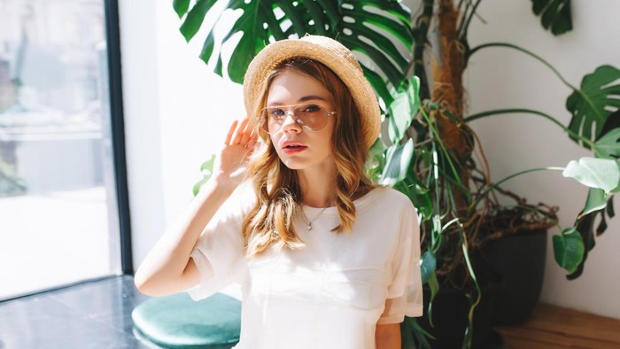 5 Tips Berpakaian saat Cuaca Panas agar Tetap Nyaman dan Stylish Seharian