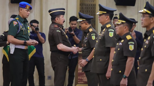 Jaksa Agung Lantik Wakil Jaksa Agung hingga Jampidsus, Beri Pesan Ini