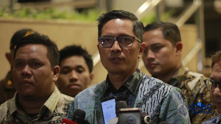 Kepala Pusat Penerangan Hukum (Kapuspenkum) Kejagung Anang Supriatna berbareng tim 9 Kejagung menyampaikan konvensi pers usai pemeriksaan Mantan Jaksa Agung Muda Tindak Pidana Khusus (Jampidsus) Febrie Adriansyah di Gedung Utama Kejaksaan Agung (Kejagung), Jakarta, Jumat (24/7/2026).