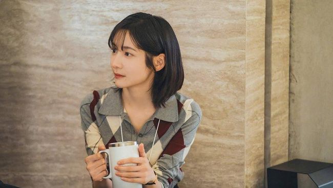 5 Ide Outfit ke Kantor ala Park Ji Hyun di Drama Korea See You at Work Tomorrow!