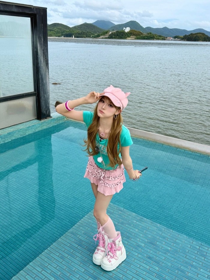 Tak berhenti di situ, MelOn juga melaporkan bahwa pencarian girl group yang debut di bawah naungan THE MUZE ENTERTAINMENT pada satu ini meningkat sebesar 6,550% sejak awal meme &lsquo;Geoje Yahoo&rsquo; dicetuskan. / Foto: instagram.com/rescene_official