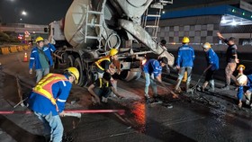Pengerjaan perbaikan jalan di Tol Dalam Kota