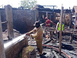 2 Rumah Ludes Terbakar di Temanggung, Kambing-Puluhan Unggas Mati