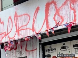 Duh! Gegara Pakai Foto AI untuk Menu, Restoran Ini Kena Vandalisme