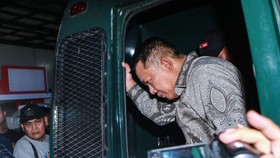 Tersangka mantan Jaksa Agung Muda Tindak Pidana Khusus (Jampidsus) Febrie Adriansyah (kanan)  di Rutan Cabang KPK, Jakarta, Jumat (24/7/2026).