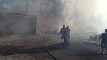 Kebakaran Kampung Adat Ciptamulya Sukabumi, Api Masih Berkobar