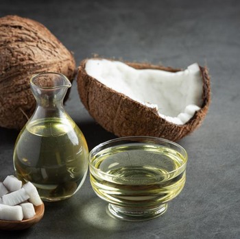 4 Manfaat Menggunakan Minyak Kelapa untuk Rambut