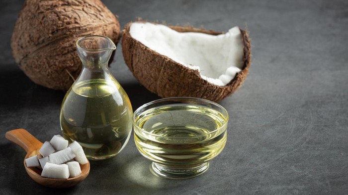 4 Manfaat Menggunakan Minyak Kelapa untuk Rambut