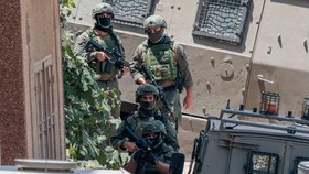 Members of the Israeli forces take part in a raid in Tal, near Nablus, the day after four Palestinians and two Israeli soldiers were killed in a shooting incident, in the Israeli-occupied West Bank, July 25, 2026. REUTERS/Mohammed Torokman     TPX IM