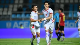 Nguyen Dinh Bac mencetak tiga gol ke gawang Timor Leste di Piala AFF 2026