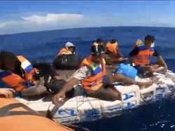 Penyelamatan Dramatis 6 ABK KM Genius yang Tenggelam di Selat Bali