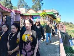 Ramainya Saparan di Nepal Van Java Magelang, Warga Open House Bak Lebaran