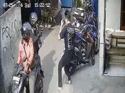 Viral 2 Pelaku Curanmor Kepergok Saat Beraksi Todong Senpi ke Warga Depok