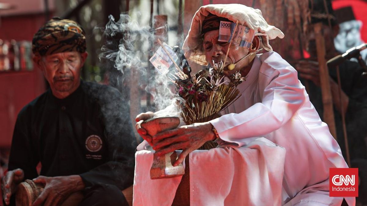 FOTO: 30 Tahun Kudatuli dalam Teatrikal dan Ritual Adat